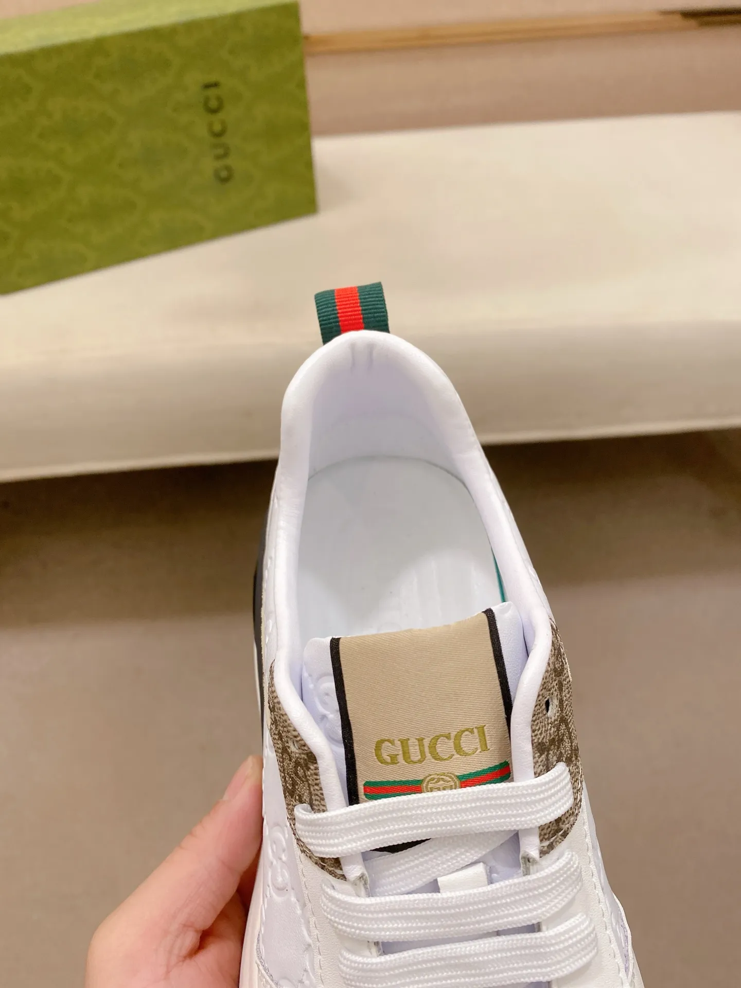 Factory price 442 men's shoes 💰New GUCCI (Gucci) counters are on the market at the same time, new men's shoes, 😘fabrics are selected imported cowhide, lining: sheepskin lining. 👍🏿 High-end ☄️ air-cushion molded anti-slip rubber outsole, exquisite lines, simple and elegant, comfortable and high-end for leisure travel. Code number: 38 to 44 (45 can be customized and cannot be returned or exchanged)